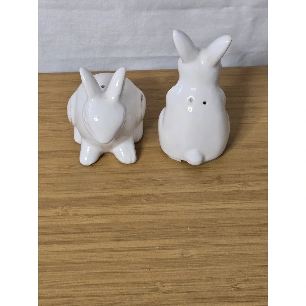 Vintage Pair Of Salt & Pepper Shakers. Some Crazing Noted. See Pictures.